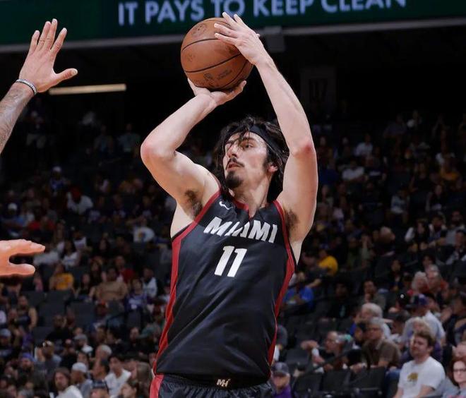 亿德体育官方入口热火新秀表现惊艳，全场观众掌声不断，他们点击各种网上准备商品全国.的简单介绍